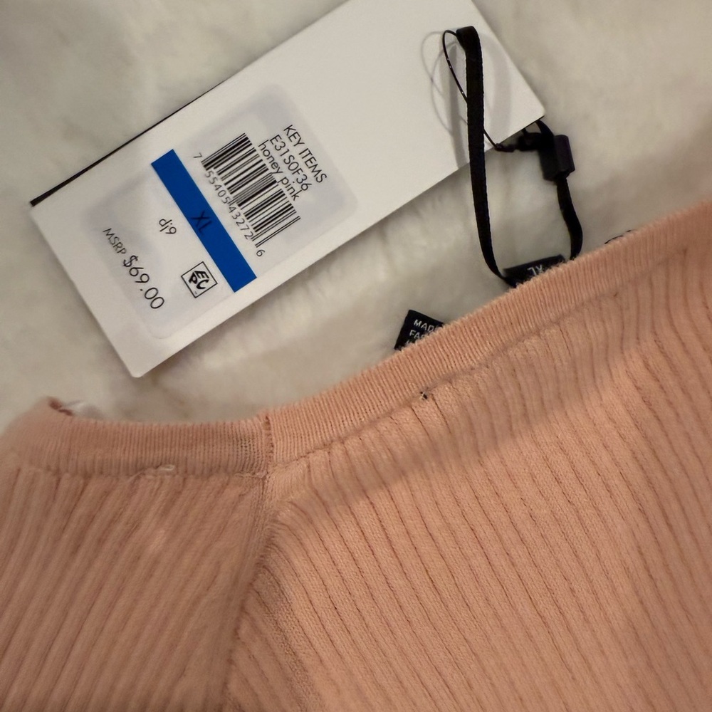 DKNY Women's V-Neck Sweater in Blush Pink - Picture 6 of 6